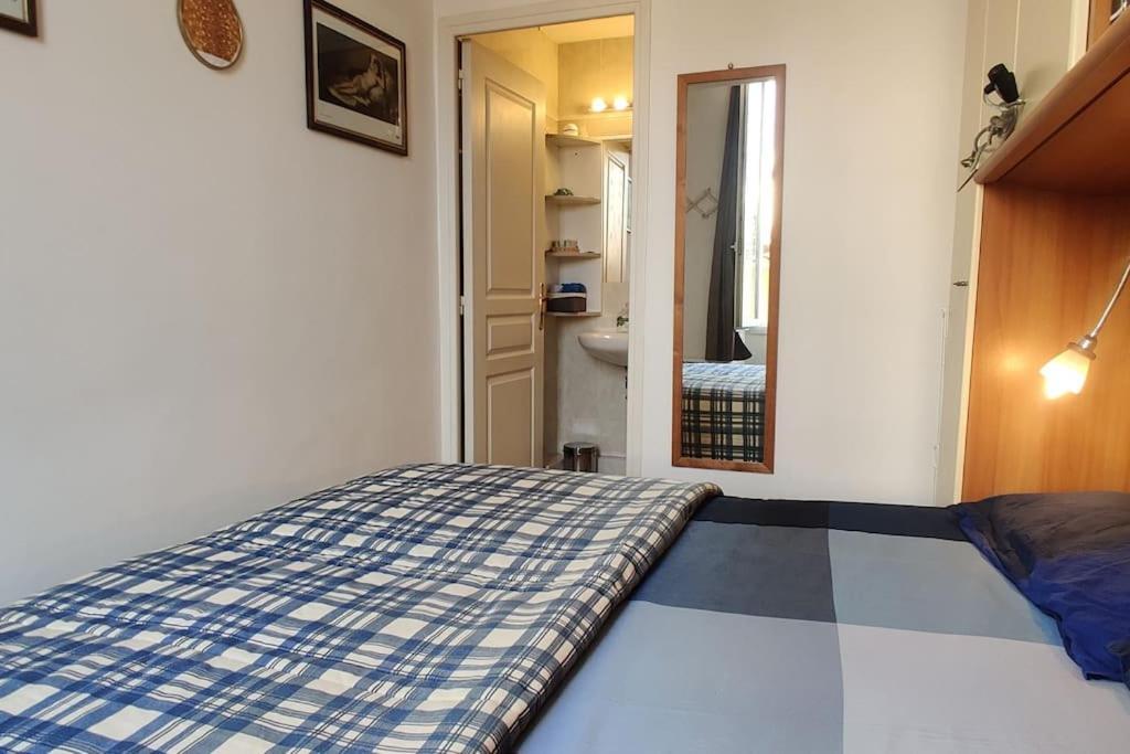 Apartment Close To Beaches And Shops, Up 6 Pers *